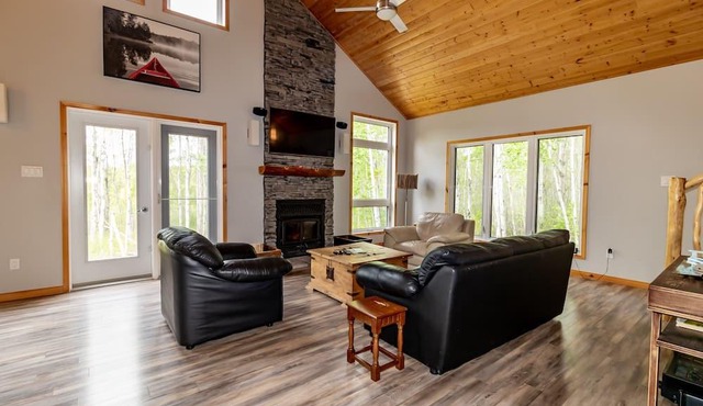 A Peaceful, Luxury Clear Lake Getaway