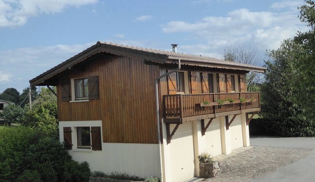 A peaceful mountain chalet at an elevation of 800 meters