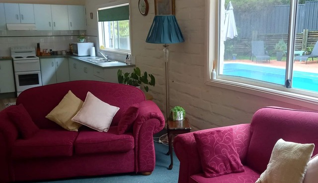 A peaceful , relaxing acreage 10 minutes from beaches shopping and National Park