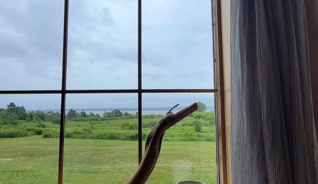 A peaceful retreat on the ocean with a spectacular view and access to the beach