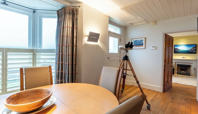 A peaceful retreat for 12 by the sea - incredible coastal luxury