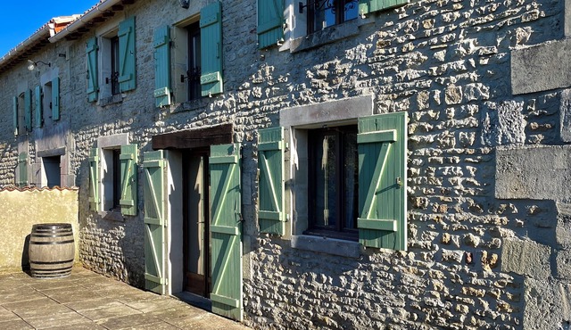 A peaceful retreat in traditional Charentais house with pool close to Saintes