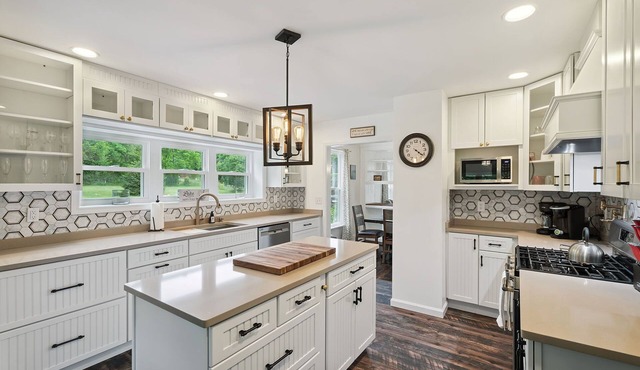 A peaceful retreat just off the Seneca Lake Wine Trail—close to 20+ wineries and Smith Park’s lakeside fun.