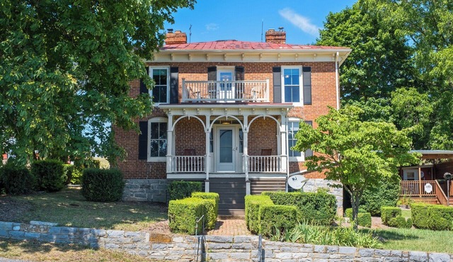 A Peaceful Retreat Where Past and Present Meet
