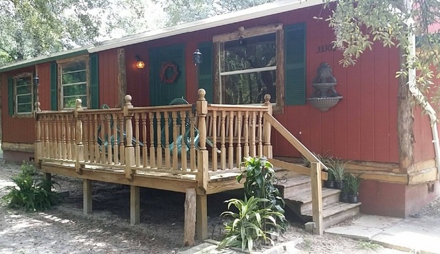 a "PEARL IN THE WOODS" cabin