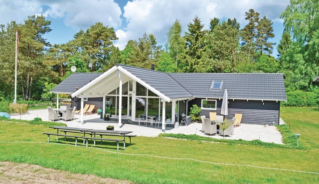 A pearl of a house in a beautiful location on Djursland.