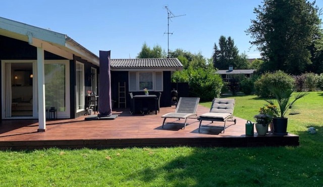 A pearl of a summer house close to both beach and city