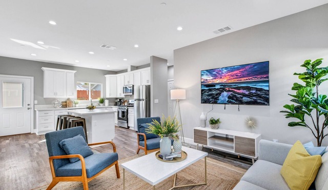 A Perfect Brand New Family Home Close to DisneyLand - Norwalk