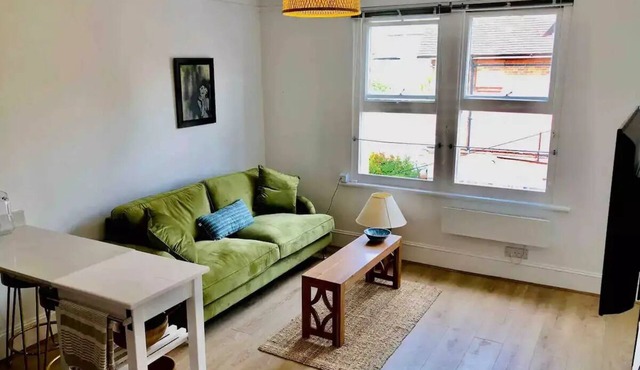 A Perfectly located, bright, modern Victorian Flat, recently refurbished.