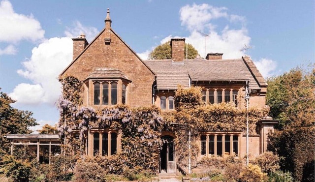 A Perfect Getaway on a Historic English Estate With a Private Swimming Pool