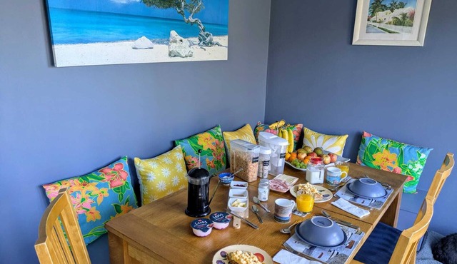 A perfect location for the airport and the city, comfortable stay home from home