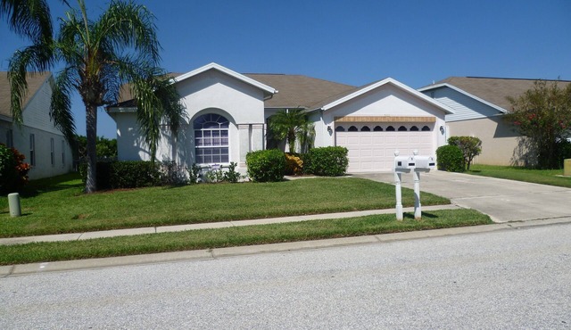 A perfect location, lakeside home ,private heated pool, very close to beaches