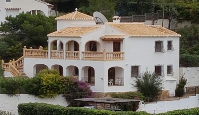 A perfect romantic or family getaway! 2 bedroom villa with private pool in Javea