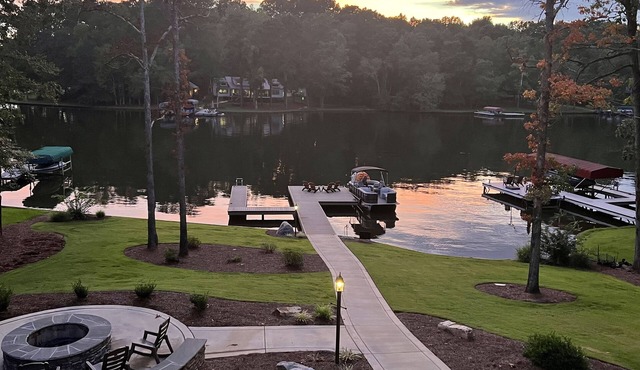 A Perfect Sunset Cottage on Lake Oconee!