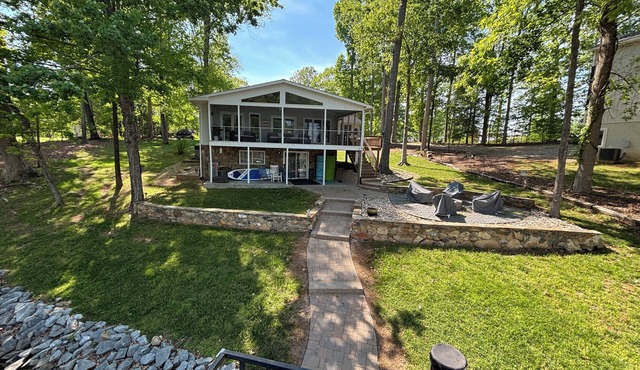 A Perfect Waterfront Getaway on Lake Gaston! Main Lake views. Deep Cove!
