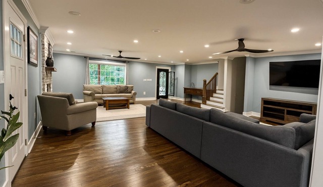 A perfectly well balanced blend of City Amenities and Quiet Retreat