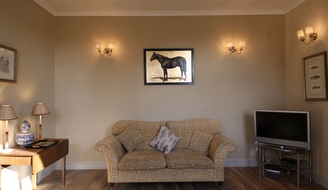 A pet-friendly/family mews cottage in the centre of the village yet very private