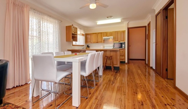 A pet friendly property, less than 1km from the beach and shops