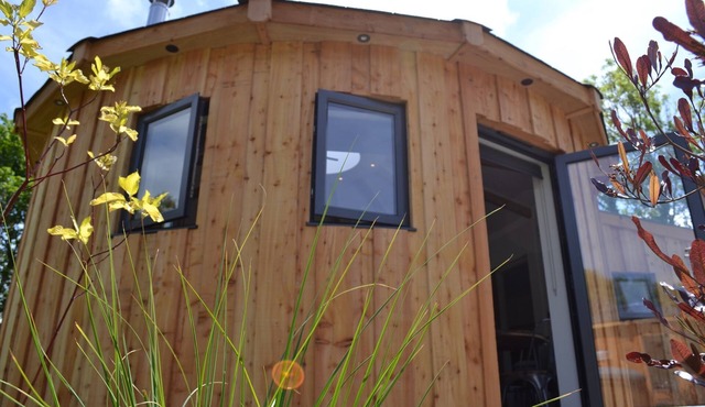 A pet friendly Roundhouse cabin with electric hot tub.