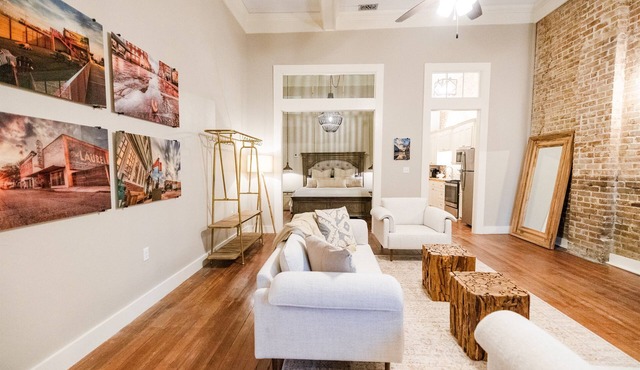 A Picture-Perfect Stay in Downtown Laurel