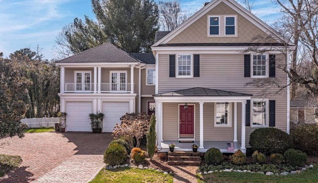 A piece of Urbanna paradise Right in the heart of the town.