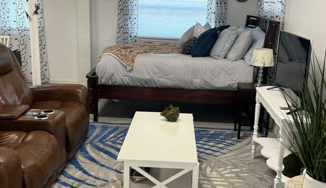 A Pierson Studio Home by the River