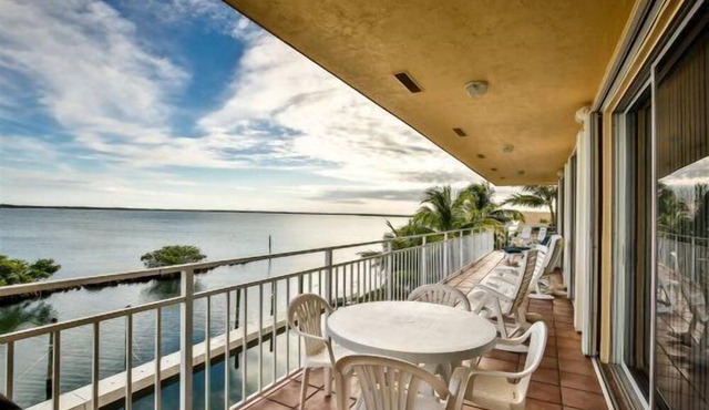 A Pirates Great Escape ~ 3bed/2baths Ocean View Boat Slip included