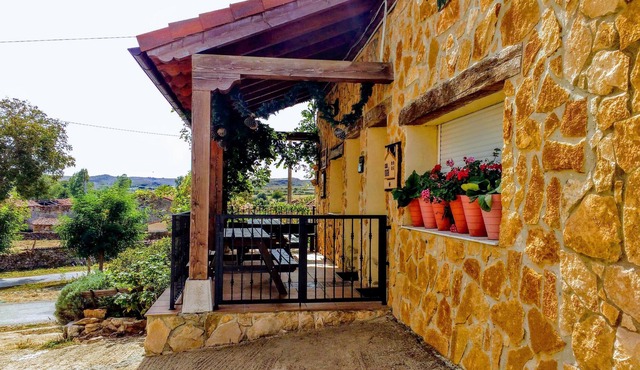 A place of Atlantic meadows and forests, 5 km from the beaches of the Ebro reservoir