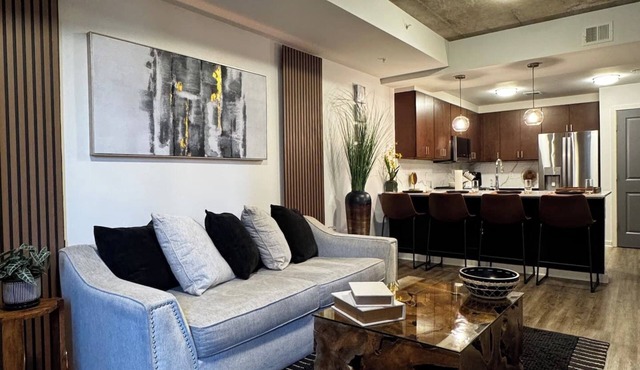 A Place of Peace: Discover serene comfort in a peaceful retreat! This centrally located property provides easy access to top corporations, popular attractions, stadiums, & dining hotspots.