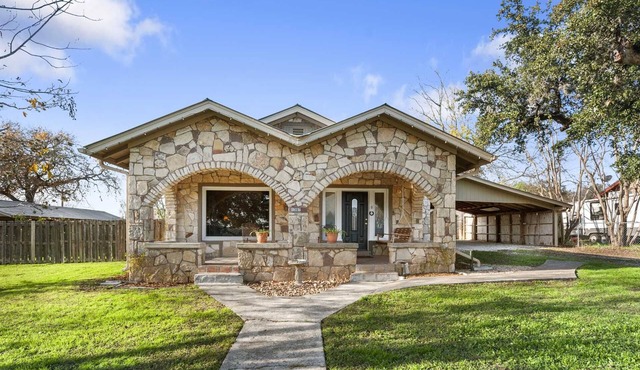 A Place on Pecan in Bandera