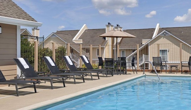 A Place You'll Surely Enjoy! 2 Posh Units, w/ Pool, Free Breakfast, Pet-Friendly