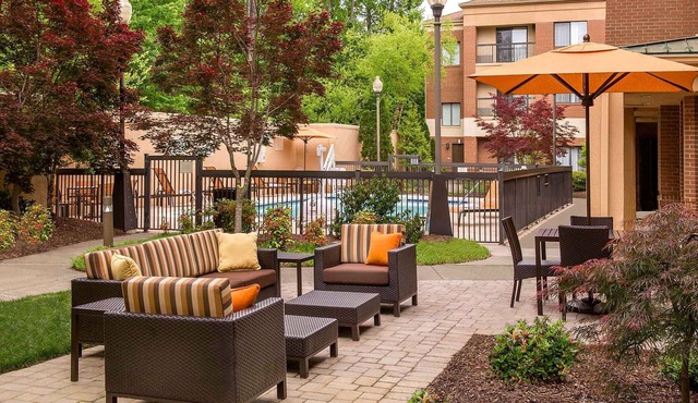 A Place You'll Surely Enjoy! 4 Pleasant Units, Free Parking, Onsite Pool