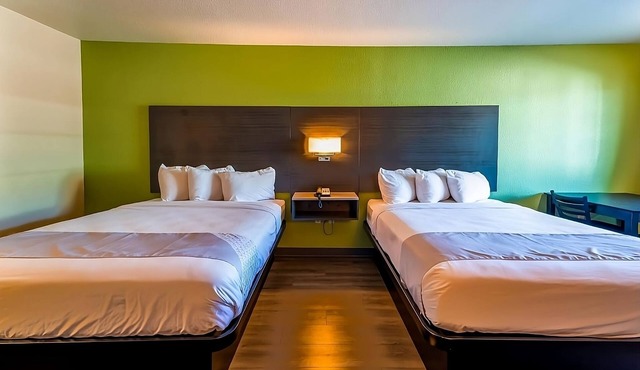 A Place You'll Surely Enjoy! With Outdoor Pool Access, Free Parking!
