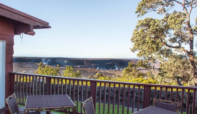 A Place You'll Surely Enjoy! Deluxe Crater View King Unit, Parking & Bike Rental