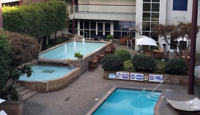 A Place You'll Surely Enjoy! Pets Allowed, Free Breakfast and Parking, Pool