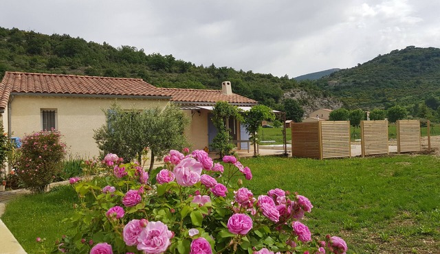 A pleasant enclosed space for 6 people.