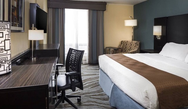 A Pleasurable Staycation w/ Free Breakfast!