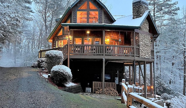 "A Point of View" - Voted by guests as "Best Cabin in Blue Ridge"