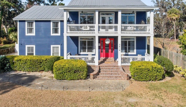 A Port in the Storm - Shangri La, Poolside Estate in Isle of Armstrong