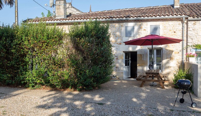 A Proximité de Saintes, Gîte Climatisé 4/5 Personnes Avec Piscine