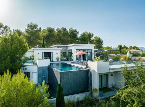 A prestigious villa with 2 swimming pools and 1 spa in the south of France