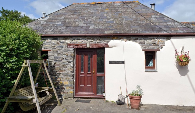 A pretty 2 bedroom barn conversion set within an equestrian centre.