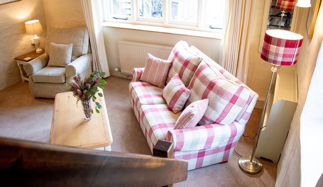 A Pretty detached Cottage within the Pack horse grounds.