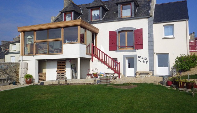 A pretty house on the island of BATZ facing the sea and 3 minutes from the beach