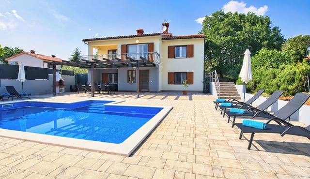 A private and fenced pool villa near the sea