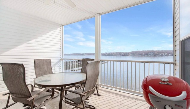 A Private Island Condo~3 Bedroom~ Gated Community-Close to the pool- Boat slip