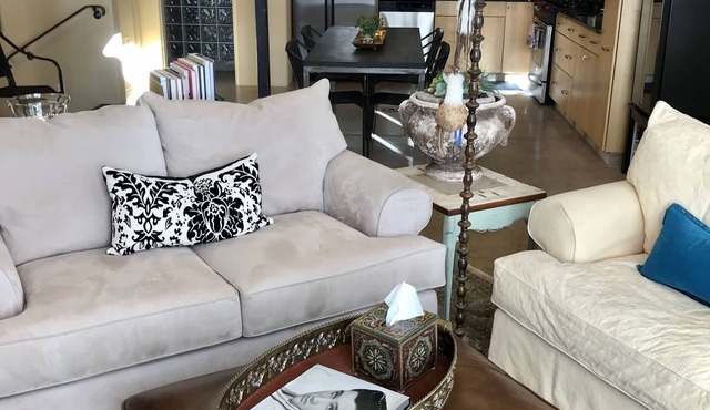 A PRIVATE LOFT IN A GREAT WALKABLE URBAN LOCATION