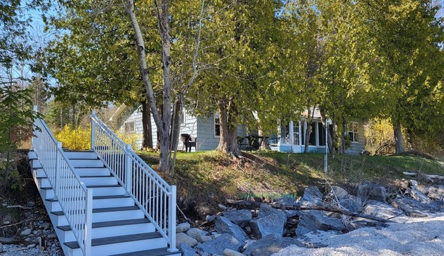A private ranch home on Lake Michigan with stunning sunrise views.