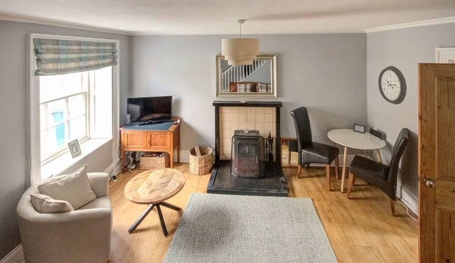 A quaint and quirky 1-bedroom cottage on the Main Street of the coastal village of Golspie.