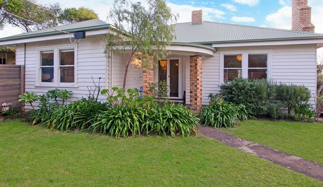 A quaint artistic cottage for all seasons